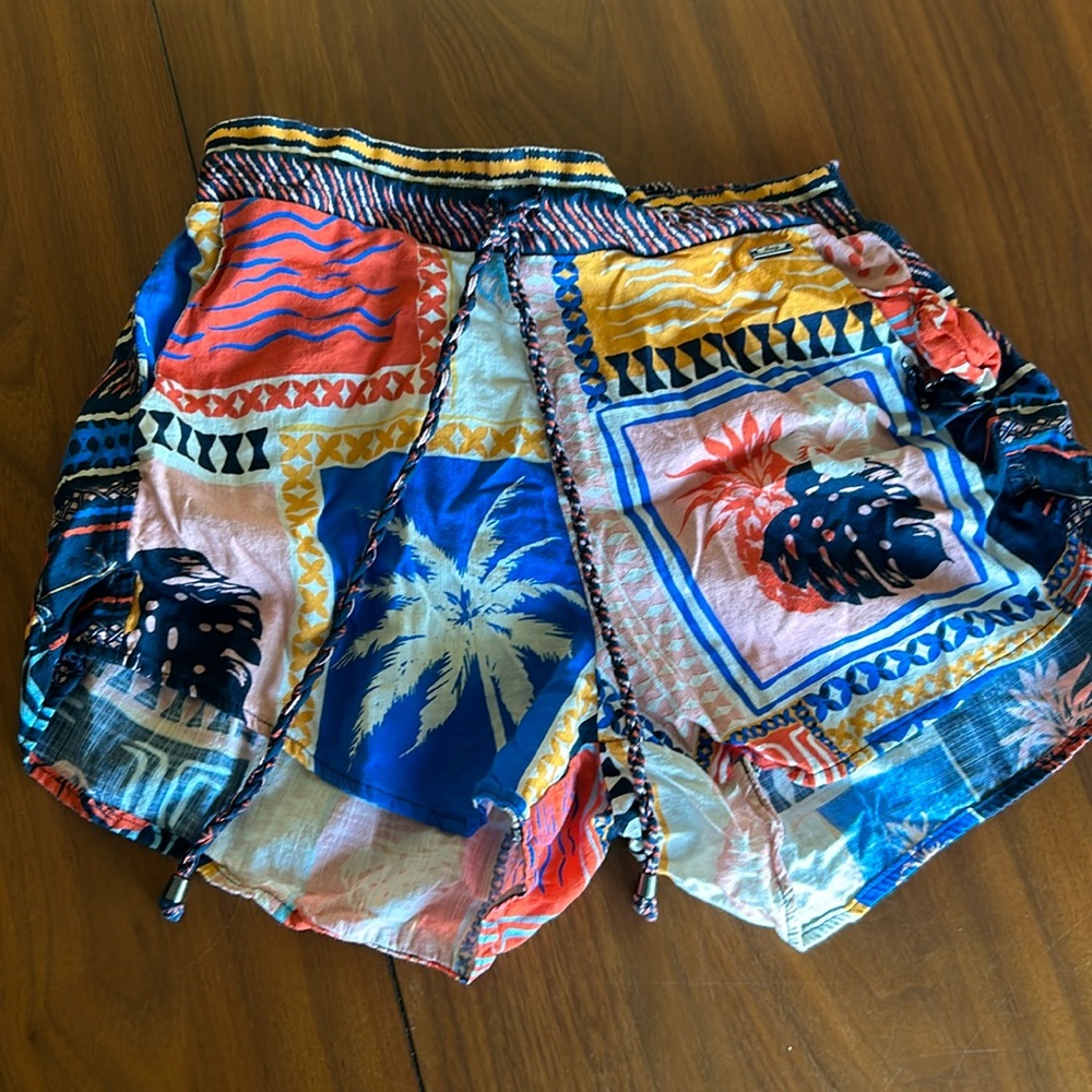 NWOT Maaji Paradise Postals Kenia Shorts